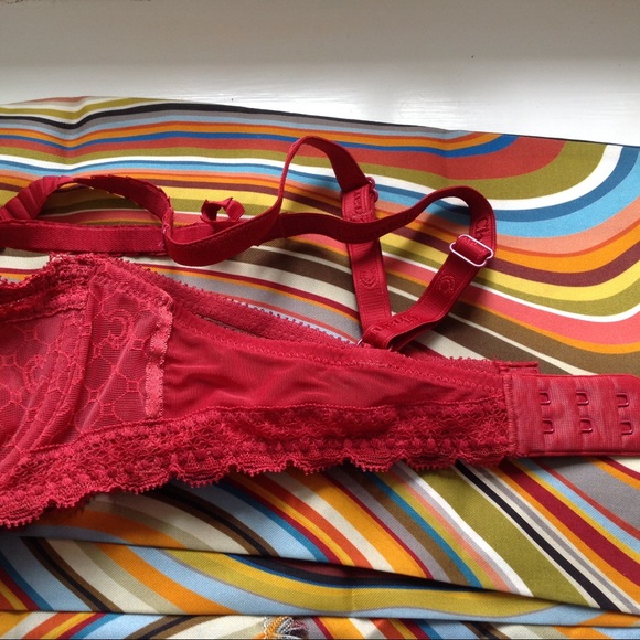 Chantelle lace red bra - Picture 5 of 6